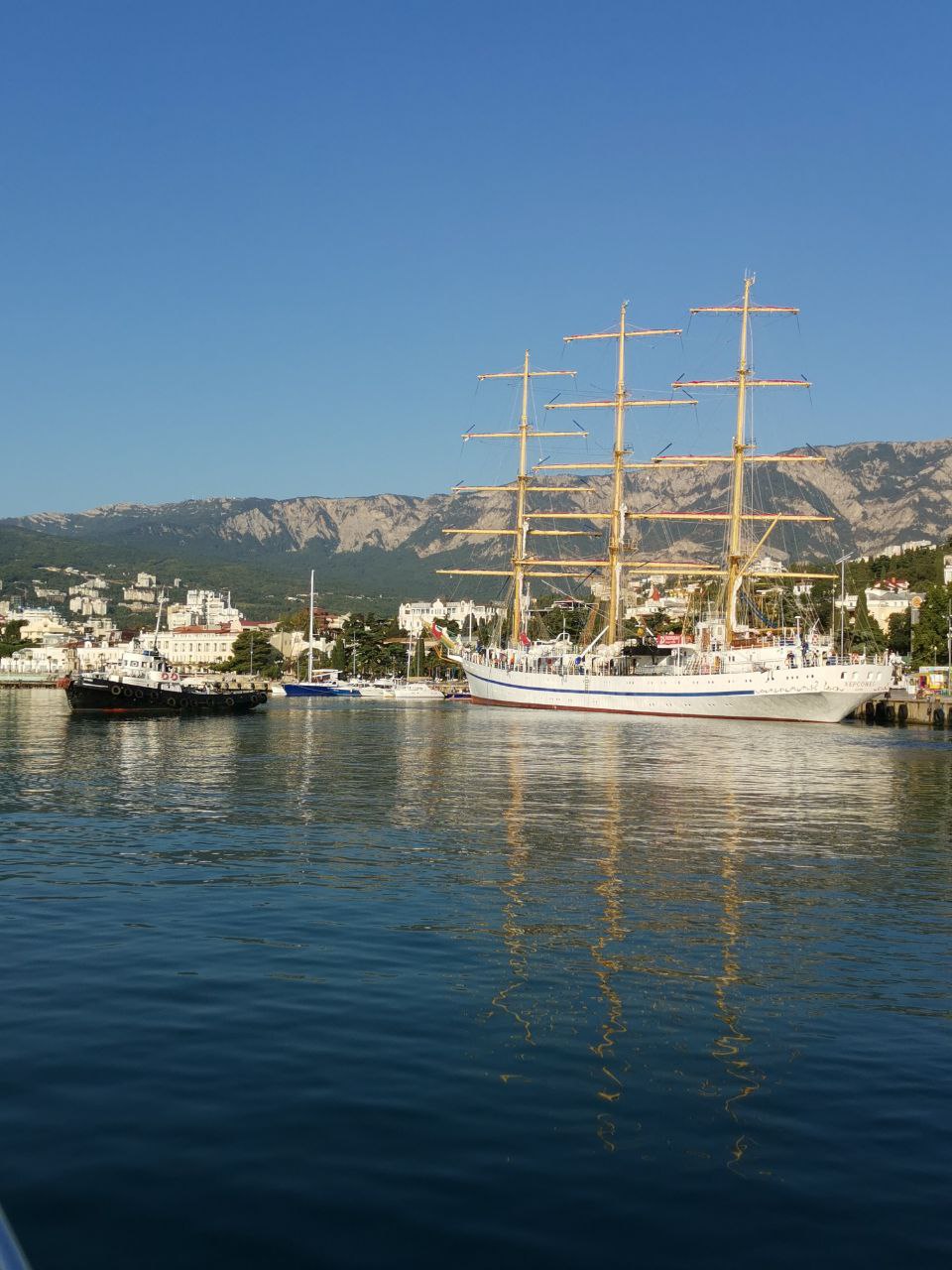 Морской порт Сочи с воды
